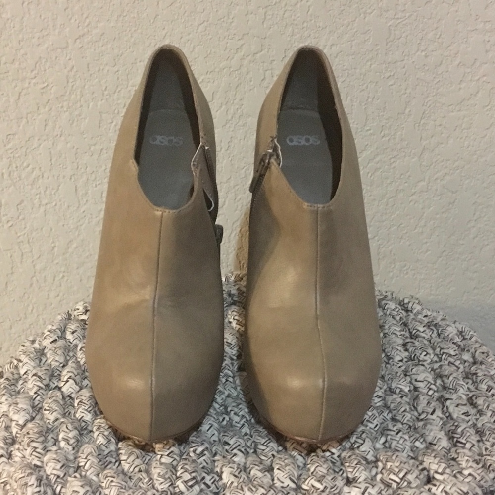 BRAND NEW ASOS HIGH PLATFORM BOOTIE